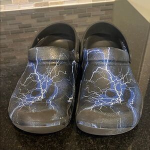 CROCS Black and Blue Lightning Loafers Size 7 M 9W